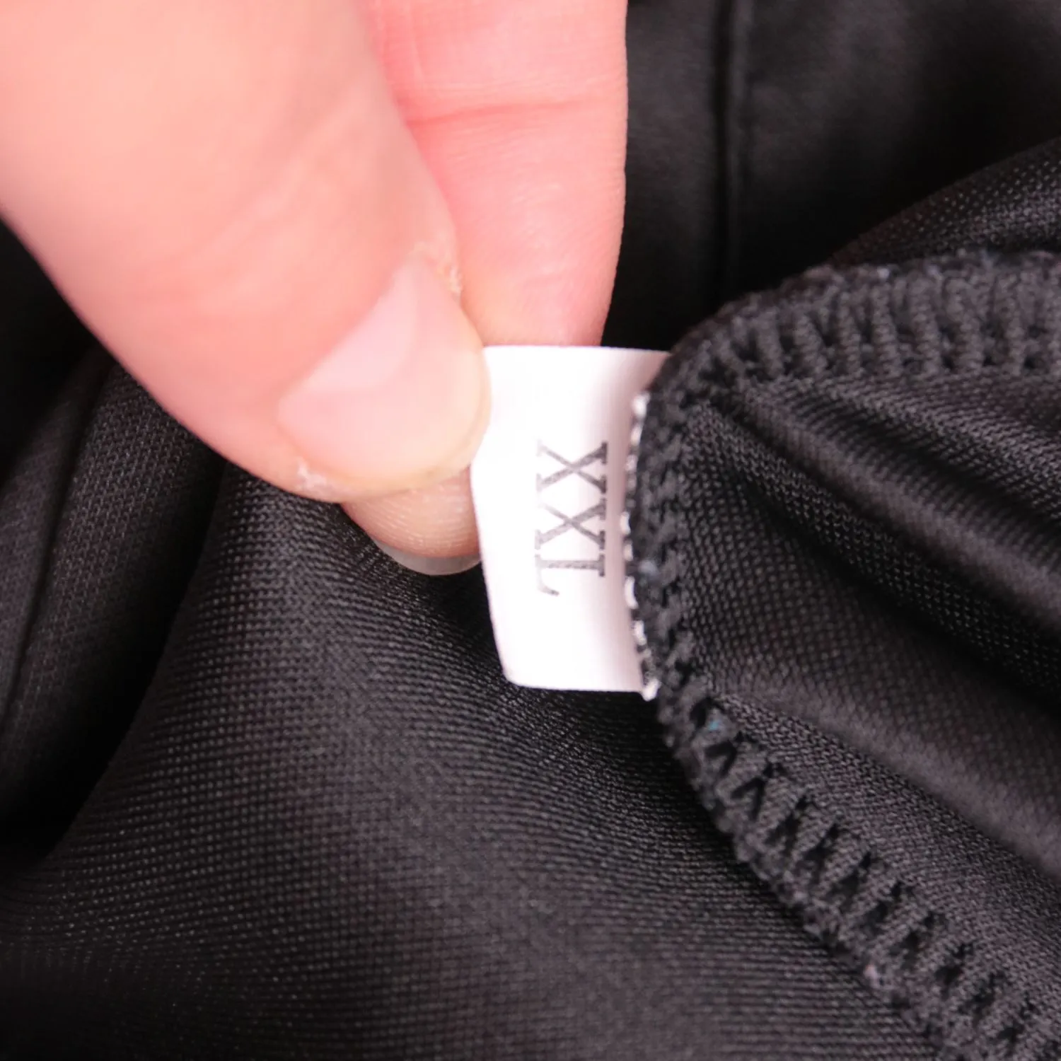 Чёрные спортивные брюки Under Armour с полосами, размер 56 (XXL)