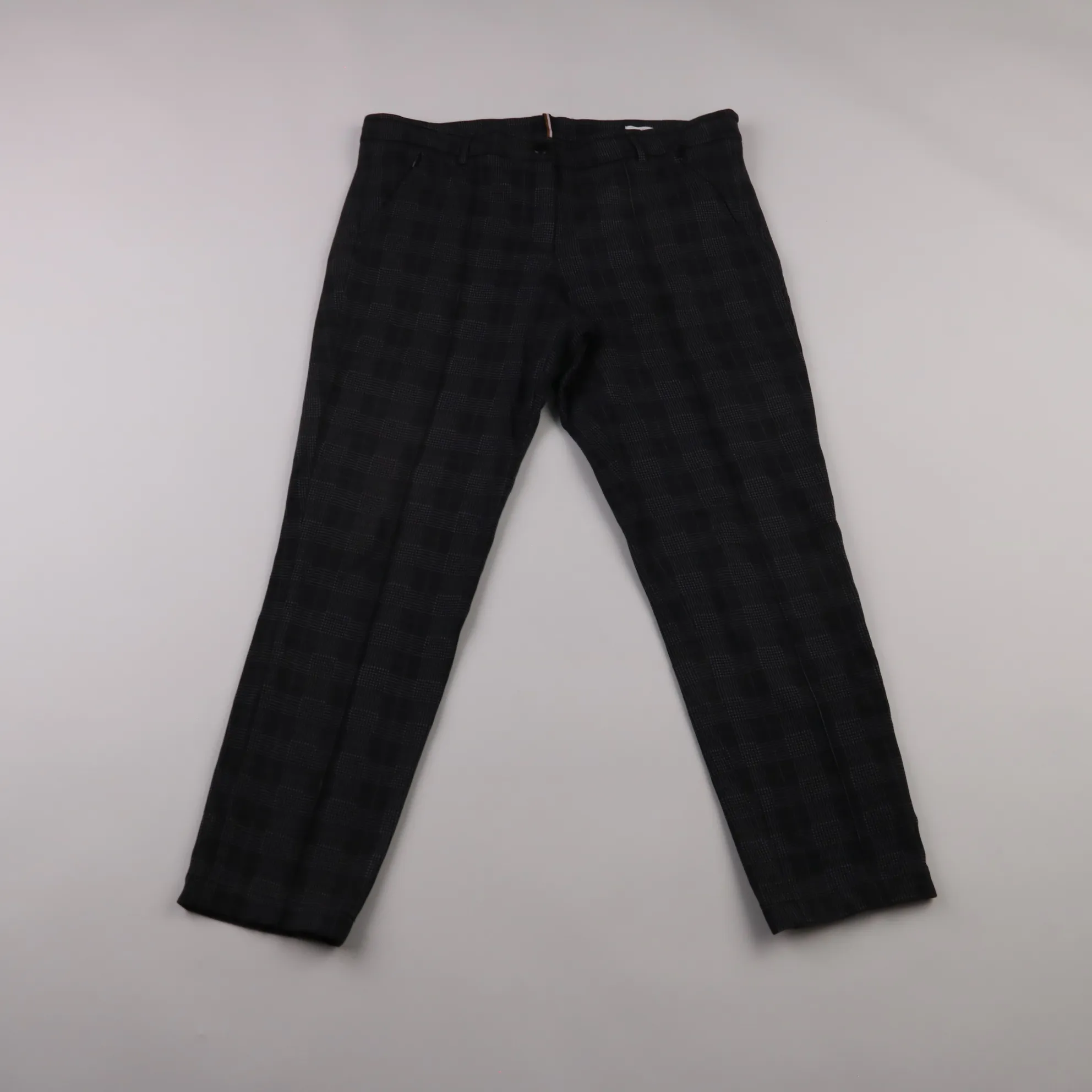 250101825-1